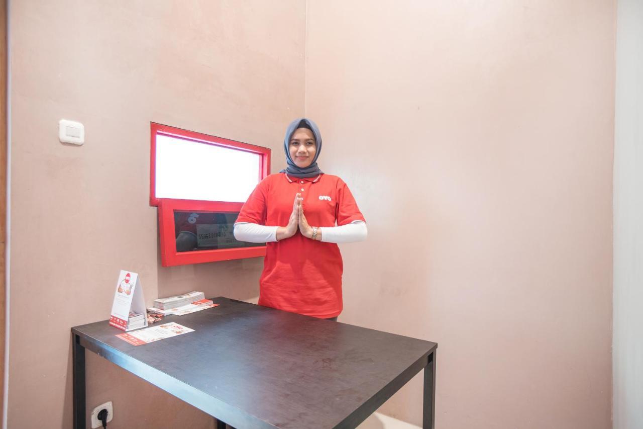 Oyo 286 Haji Saaba 20 Syariah Hotel Jakarta Buitenkant foto