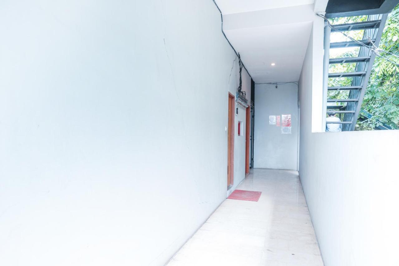 Oyo 286 Haji Saaba 20 Syariah Hotel Jakarta Buitenkant foto