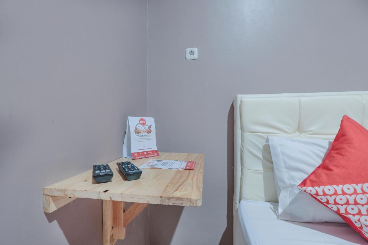 Oyo 286 Haji Saaba 20 Syariah Hotel Jakarta Buitenkant foto