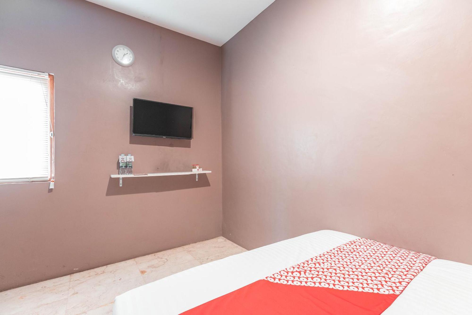 Oyo 286 Haji Saaba 20 Syariah Hotel Jakarta Buitenkant foto